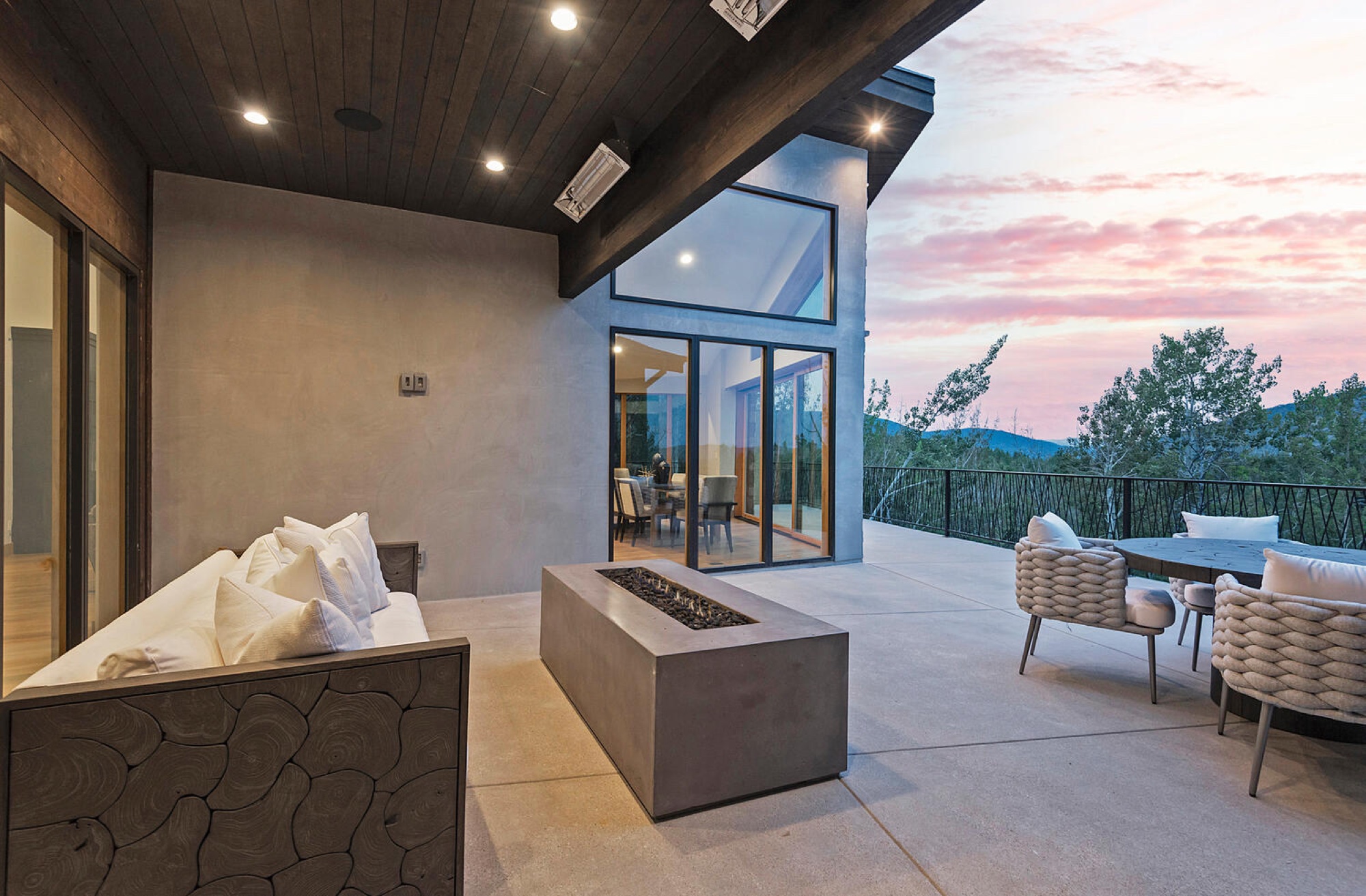 Outdoor deck