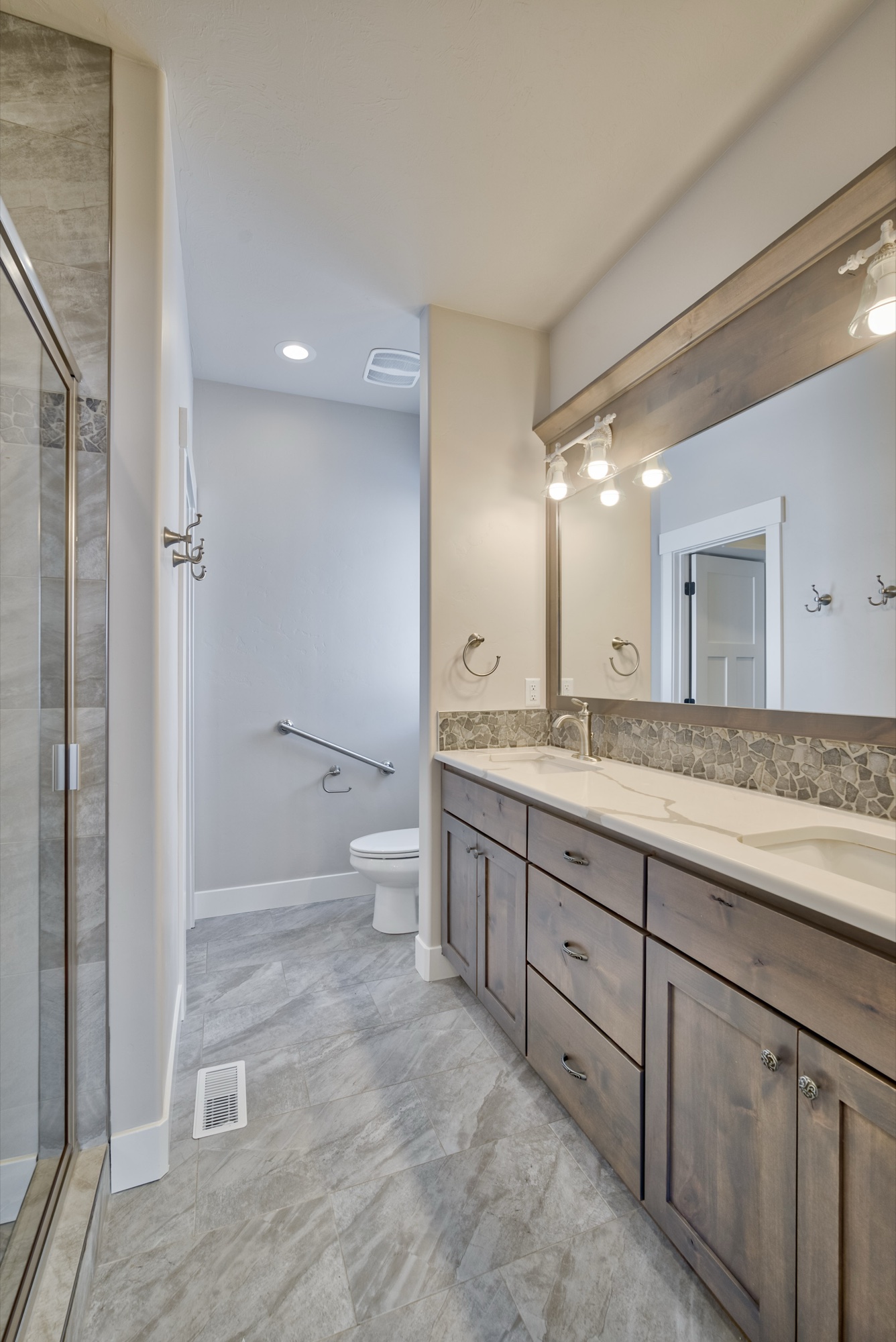 3073 Chartwell Gardens, Idaho Falls ID — kitchen