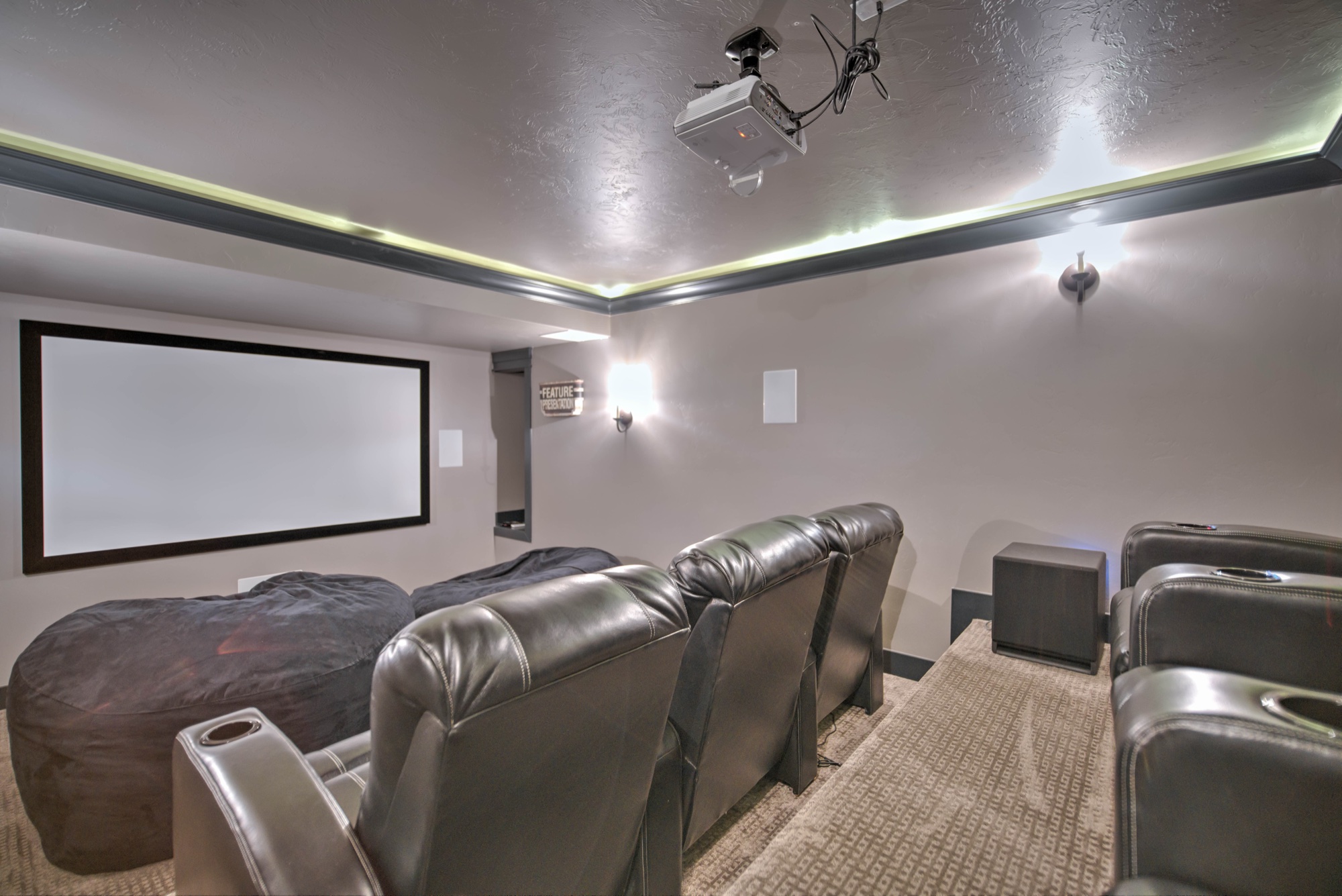 Hilltop Manor, Idaho Falls ID — great room