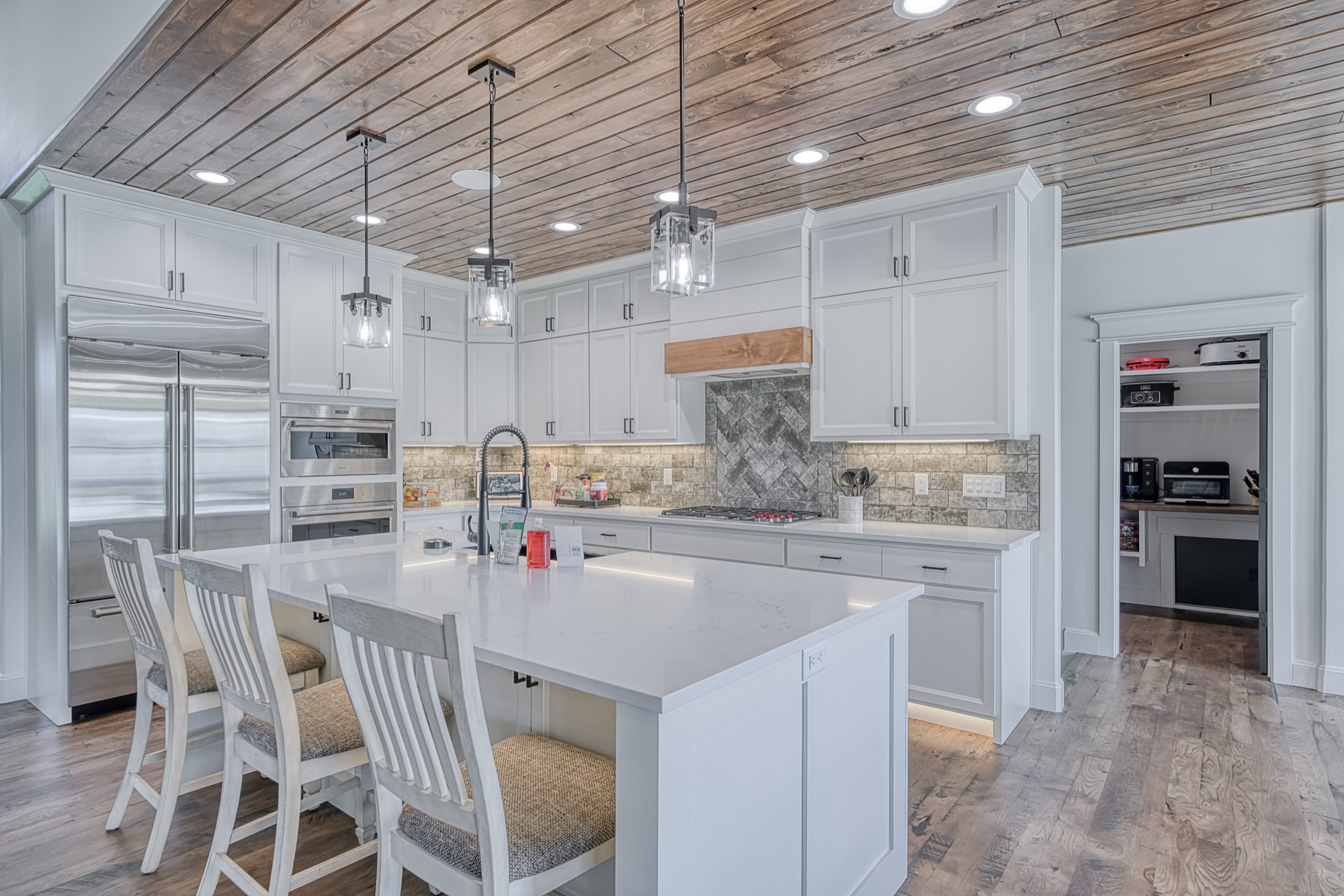 The Sunset Iona Parade Home, Iona ID — living space
