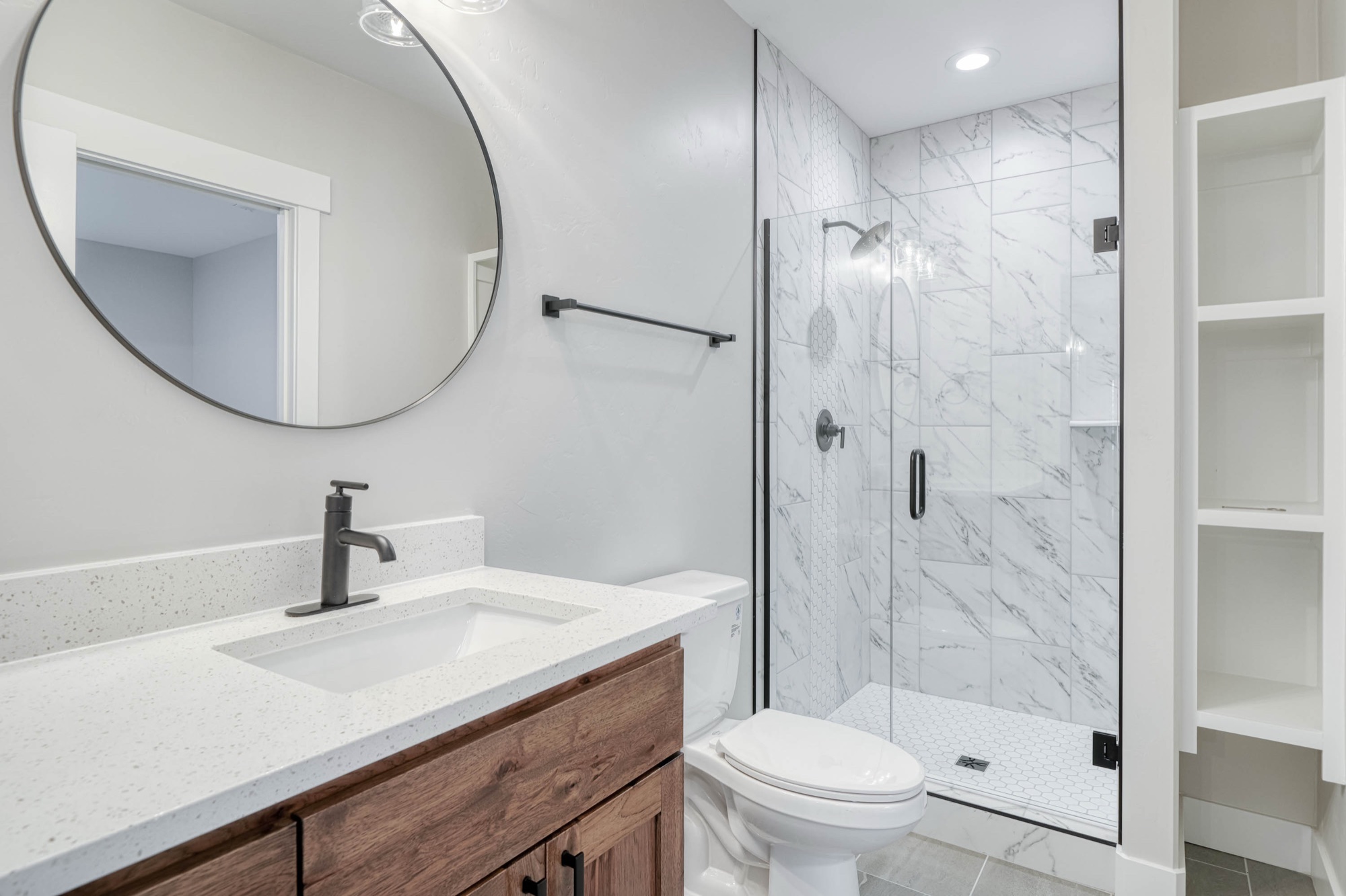 Mansion Hill, Ammon ID — living space