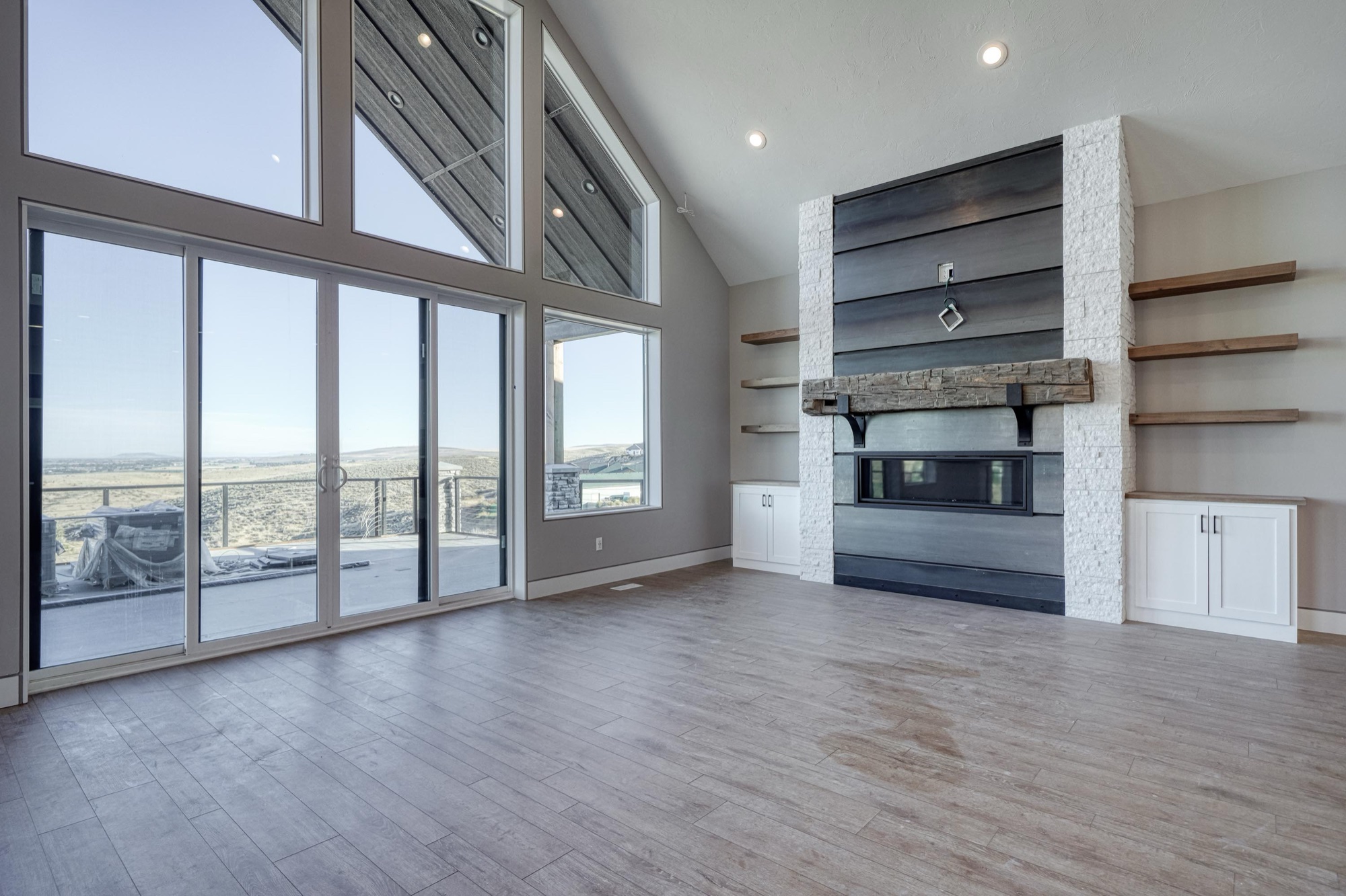 6235 Middle Fork, Ammon ID — interior view