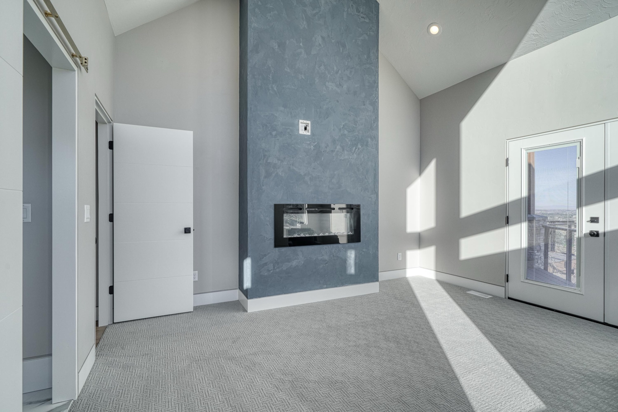 6235 Middle Fork, Ammon ID — great room