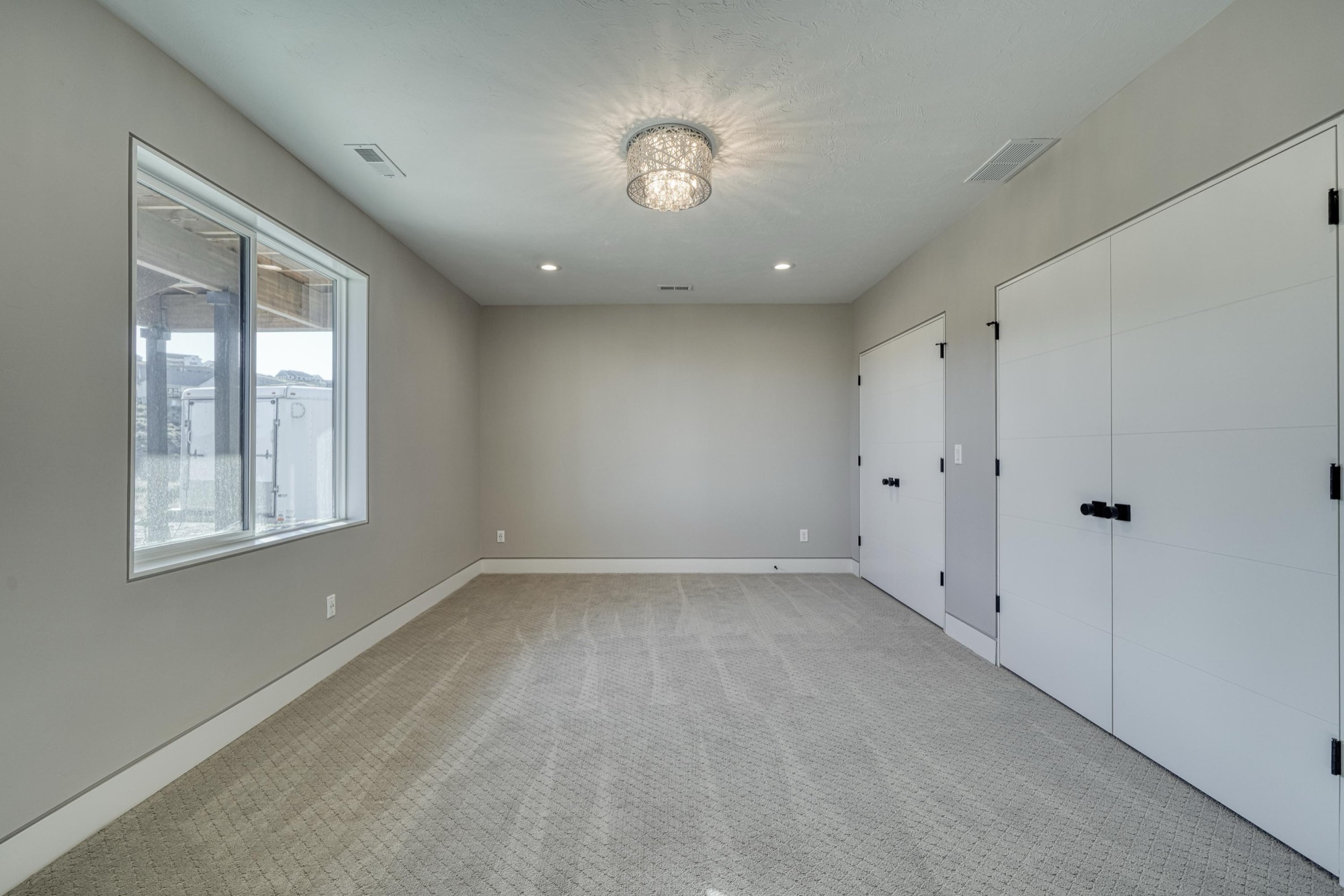 6235 Middle Fork, Ammon ID — living space