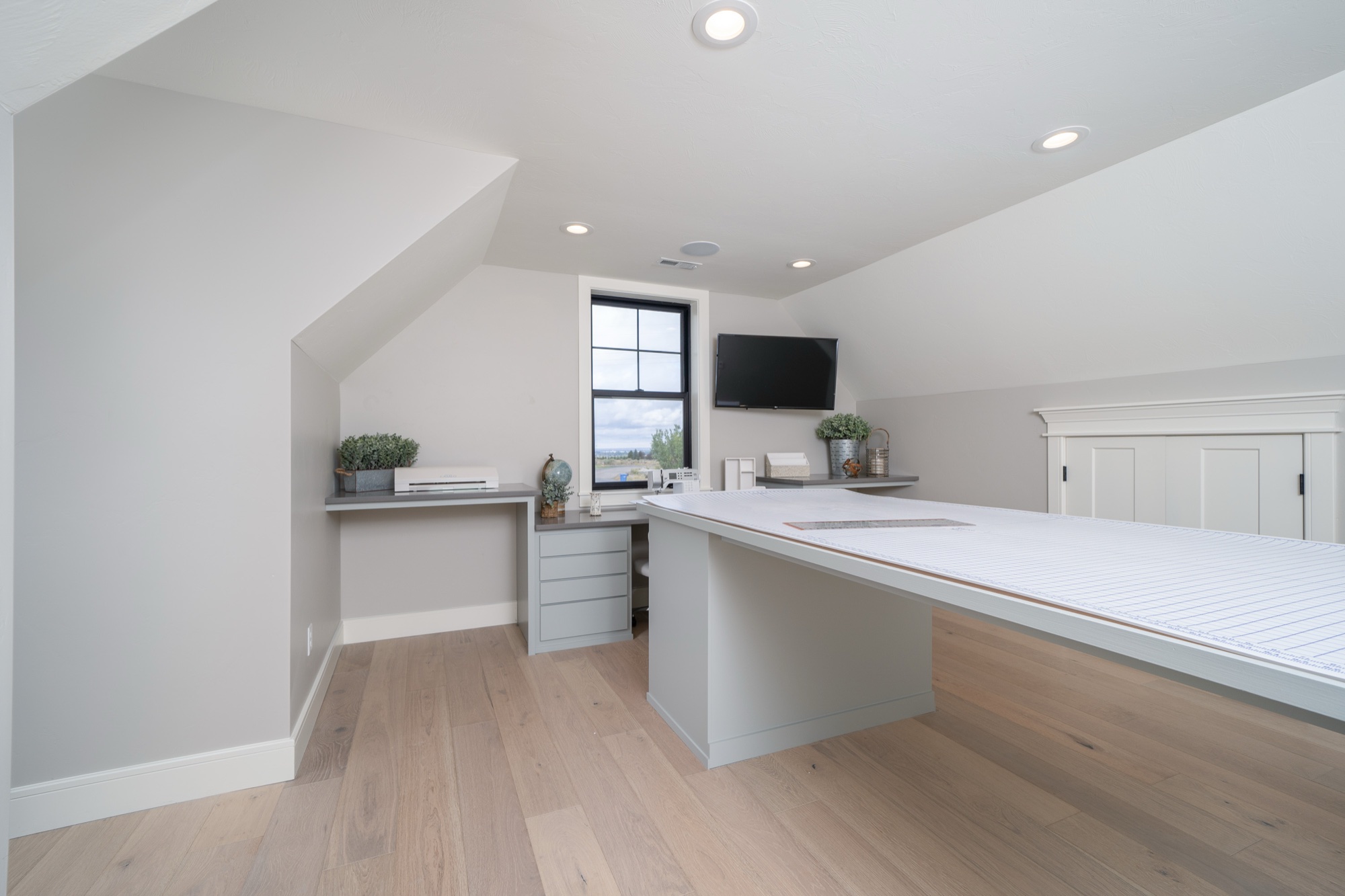 Silver Spur Loop, Idaho Falls ID — living space