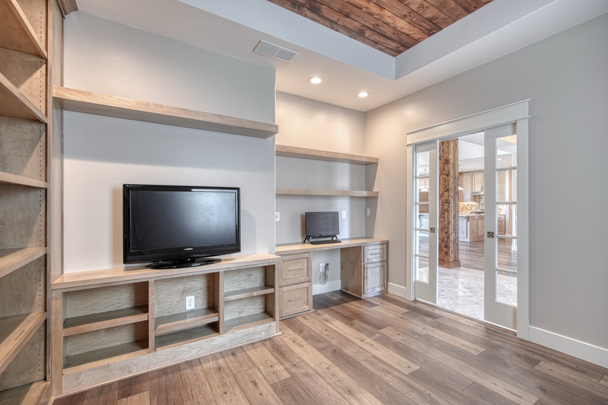 14193 S 1st East, Idaho Falls ID — primary bath